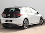 Volkswagen ID.3 Life 58 kWh | Stoel & stuurverwarming | Warmtepomp | Parkeersensoren voor & achter | Apple carplay / Android auto | DAB ontvanger |