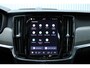 Volvo V90 T8 Automaat Plug-in hybrid AWD Ultra Dark | Premium Audio by Bowers en Wilkins| Luchtvering | Voorstoelen met massage functie| Interieur Voorverwarming| Gelaagde Zijruiten| Semi electrische Trekhaak| 20 Inch Lichtmetalen velgen.