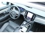 Volvo V90 T8 Automaat Plug-in hybrid AWD Ultra Dark | Premium Audio by Bowers en Wilkins| Luchtvering | Voorstoelen met massage functie| Interieur Voorverwarming| Gelaagde Zijruiten| Semi electrische Trekhaak| 20 Inch Lichtmetalen velgen.