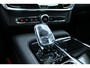 Volvo V90 T8 Automaat Plug-in hybrid AWD Ultra Dark | Premium Audio by Bowers en Wilkins| Luchtvering | Voorstoelen met massage functie| Interieur Voorverwarming| Gelaagde Zijruiten| Semi electrische Trekhaak| 20 Inch Lichtmetalen velgen.
