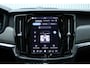 Volvo V90 T8 Automaat Plug-in hybrid AWD Ultra Dark | Premium Audio by Bowers en Wilkins| Luchtvering | Voorstoelen met massage functie| Interieur Voorverwarming| Gelaagde Zijruiten| Semi electrische Trekhaak| 20 Inch Lichtmetalen velgen.