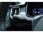 Volvo V90 T8 Automaat Plug-in hybrid AWD Ultra Dark | Premium Audio by Bowers en Wilkins| Luchtvering | Voorstoelen met massage functie| Interieur Voorverwarming| Gelaagde Zijruiten| Semi electrische Trekhaak| 20 Inch Lichtmetalen velgen.