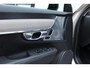 Volvo V90 T8 Automaat Plug-in hybrid AWD Ultra Dark | Premium Audio by Bowers en Wilkins| Luchtvering | Voorstoelen met massage functie| Interieur Voorverwarming| Gelaagde Zijruiten| Semi electrische Trekhaak| 20 Inch Lichtmetalen velgen.