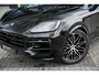 Porsche Cayenne 3.0 E-Hybrid | SportDesign Pakket | Black Edition | Adaptieve Luchtvering PASM | 22-inch RS Spyder  | Sport Chrono Pakket | Panoramadak | Bijrijdersdisplay | Bose Surround Sound System | Adaptive Cruise Controle | Soft-Close portieren | 360° Surround View | 21 inch RS Spyder Design velgen |
