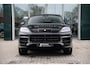Porsche Cayenne 3.0 E-Hybrid | SportDesign Pakket | Black Edition | Adaptieve Luchtvering PASM | 22-inch RS Spyder  | Sport Chrono Pakket | Panoramadak | Bijrijdersdisplay | Bose Surround Sound System | Adaptive Cruise Controle | Soft-Close portieren | 360° Surround View | 21 inch RS Spyder Design velgen |