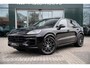 Porsche Cayenne 3.0 E-Hybrid | SportDesign Pakket | Black Edition | Adaptieve Luchtvering PASM | 22-inch RS Spyder  | Sport Chrono Pakket | Panoramadak | Bijrijdersdisplay | Bose Surround Sound System | Adaptive Cruise Controle | Soft-Close portieren | 360° Surround View | 21 inch RS Spyder Design velgen |