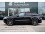 Porsche Cayenne 3.0 E-Hybrid | SportDesign Pakket | Black Edition | Adaptieve Luchtvering PASM | 22-inch RS Spyder  | Sport Chrono Pakket | Panoramadak | Bijrijdersdisplay | Bose Surround Sound System | Adaptive Cruise Controle | Soft-Close portieren | 360° Surround View | 21 inch RS Spyder Design velgen |