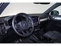 Volvo XC40 B3 Plus Dark - IntelliSafe Assist & Surround - 360º Camera - Harman Kardon audio - Adaptieve LED koplampen - Verwarmde voorstoelen & stuur - Parkeersensoren voor & achter - Elektr. bedienb. voorstoelen met geheugen links - Draadloze tel. lader - Standkachel - Extra getint glas - 18' LMV
