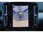 Volvo XC40 B3 Plus Dark - IntelliSafe Assist & Surround - 360º Camera - Harman Kardon audio - Adaptieve LED koplampen - Verwarmde voorstoelen & stuur - Parkeersensoren voor & achter - Elektr. bedienb. voorstoelen met geheugen links - Draadloze tel. lader - Standkachel - Extra getint glas - 18' LMV