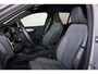 Volvo XC40 B3 Plus Dark - IntelliSafe Assist & Surround - 360º Camera - Harman Kardon audio - Adaptieve LED koplampen - Verwarmde voorstoelen & stuur - Parkeersensoren voor & achter - Elektr. bedienb. voorstoelen met geheugen links - Draadloze tel. lader - Standkachel - Extra getint glas - 18' LMV
