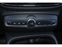 Volvo XC40 B3 Plus Dark - IntelliSafe Assist & Surround - 360º Camera - Harman Kardon audio - Adaptieve LED koplampen - Verwarmde voorstoelen & stuur - Parkeersensoren voor & achter - Elektr. bedienb. voorstoelen met geheugen links - Draadloze tel. lader - Standkachel - Extra getint glas - 18' LMV