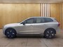 Volvo XC60 2.0 T6 Plug-in hybrid AWD Plus Dark | BLIS | Stoel + Stuur verwarming| Harman kardon | Trekhaak | Keyless entry / start | Camera |