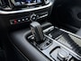 Volvo S60 T6 AWD Twin Engine R-Design | Sportstoelen | Trekhaak | Hemel donker | Camera achter | Stoelverwarming | Memory |