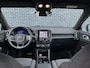 Volvo XC40 Recharge Plus 70 kWh | Google | Adaptieve Cruise Control | Stoel-/Stuurverwarming | Uitschuifbare Beensteunen | Dodehoek Detectie | Parkeercamera | Warmtepomp | Elek. Achterklep | All Season Banden