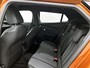 Peugeot e-2008 SUV EV Allure Pack 50 kWh 136pk | Lage kilometerstand! | Navigatie via Apple CarPlay / Android Auto | Achteruitrijcamera | 3D Cockpit | Climate Control | Cruise Control | Parkeersensoren | Keyless start | Bluetooth | DAB+ radio | Elektrisch inklapbare spiegels | Donker getint glas | 17" lichtmetalen velgen |