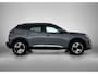 Peugeot e-2008 SUV EV Allure Avantage 54 kWh 156pk | 406km WLTP Actieradius | Navigatie | Rondomzichtcamera | Climate Control | Adaptieve Cruise Control | Parkeersensoren v+a | Dodehoeksensor | Keyless | Draadloze Apple Carplay / Android Auto + telefoonlader | Digitaal instrumentenpaneel | Armsteun | Elektrisch inklapbare spiegels | DAB+ radio | Led koplampen | Donker getint glas | 17" lichtmetalen velgen |