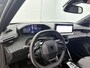 Peugeot e-2008 SUV EV Allure Avantage 54 kWh 156pk | Accu 97% | 406km WLTP Actieradius | Navigatie | Rondomzichtcamera | Climate Control | Adaptieve Cruise Control | Parkeersensoren v+a | Dodehoeksensor | Keyless | Draadloze Apple Carplay / Android Auto + telefoonlader | Digitaal instrumentenpaneel | Armsteun | Elektrisch inklapbare spiegels | DAB+ radio | Led koplampen | Donker getint glas | 17" lichtmetalen velgen |