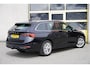 Skoda Octavia Combi 1.5 TSI 150PK! First Edition BJ2020 Lmv 17" | Led V+A | Pdc | Keyless entry | Elek. trekhaak | Elek. achterklep | App-Connect | Navi | Virtual cockpit | Dashboard verlichting | Climate control | Cruise control | Verwarmde voorstoelen | Nw-model!