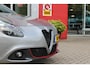Alfa Romeo Giulietta 1.4 Turbo 170PK AUTOMAAT MultiAir SUPER | AFNEEMBARE TREKHAAK | NAVIGATIE | "BREMBO" REMKLAUWEN ROOD | LICHTMETALEN VELGEN 17" | CLIMATE CONTROL | CRUISE CONTROL | DAB+ RADIO | BLUETOOTH AUDIO | PARKEERSENSOREN VOOR + ACHTER |
