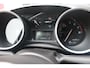 Alfa Romeo Giulietta 1.4 Turbo 170PK AUTOMAAT MultiAir SUPER | AFNEEMBARE TREKHAAK | NAVIGATIE | "BREMBO" REMKLAUWEN ROOD | LICHTMETALEN VELGEN 17" | CLIMATE CONTROL | CRUISE CONTROL | DAB+ RADIO | BLUETOOTH AUDIO | PARKEERSENSOREN VOOR + ACHTER |