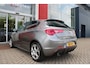 Alfa Romeo Giulietta 1.4 Turbo 170PK AUTOMAAT MultiAir SUPER | AFNEEMBARE TREKHAAK | NAVIGATIE | "BREMBO" REMKLAUWEN ROOD | LICHTMETALEN VELGEN 17" | CLIMATE CONTROL | CRUISE CONTROL | DAB+ RADIO | BLUETOOTH AUDIO | PARKEERSENSOREN VOOR + ACHTER |