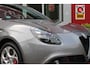 Alfa Romeo Giulietta 1.4 Turbo 170PK AUTOMAAT MultiAir SUPER | AFNEEMBARE TREKHAAK | NAVIGATIE | "BREMBO" REMKLAUWEN ROOD | LICHTMETALEN VELGEN 17" | CLIMATE CONTROL | CRUISE CONTROL | DAB+ RADIO | BLUETOOTH AUDIO | PARKEERSENSOREN VOOR + ACHTER |