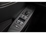 Volkswagen ID.3 Neo Life 50 kWh 170PK / 125kW Achteruitrijcamera, Apple Carplay & Android Auto, dodehoekdetectie (Side Assist), navigatie, verwarmbare voorstoelen, verwarmbaar multifunctioneel lederen stuurwiel, steunhaak voor fietsendrager, 19'' LMV 'Wellington', parkeersensoren voor en achter (PDC), elektrisch verstel-, verwarm- en inklapbare buitenspiegels etc.
