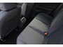 Volkswagen ID.3 Neo Life 50 kWh 170PK / 125kW Achteruitrijcamera, Apple Carplay & Android Auto, dodehoekdetectie (Side Assist), navigatie, verwarmbare voorstoelen, verwarmbaar multifunctioneel lederen stuurwiel, steunhaak voor fietsendrager, 19'' LMV 'Wellington', parkeersensoren voor en achter (PDC), elektrisch verstel-, verwarm- en inklapbare buitenspiegels etc.