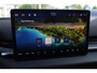 Volkswagen ID.3 Neo Life 50 kWh 170PK / 125kW Achteruitrijcamera, Apple Carplay & Android Auto, dodehoekdetectie (Side Assist), navigatie, verwarmbare voorstoelen, verwarmbaar multifunctioneel lederen stuurwiel, steunhaak voor fietsendrager, 19'' LMV 'Wellington', parkeersensoren voor en achter (PDC), elektrisch verstel-, verwarm- en inklapbare buitenspiegels etc.