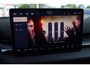 Volkswagen ID.3 Neo Life 50 kWh 170PK / 125kW Achteruitrijcamera, Apple Carplay & Android Auto, dodehoekdetectie (Side Assist), navigatie, verwarmbare voorstoelen, verwarmbaar multifunctioneel lederen stuurwiel, steunhaak voor fietsendrager, 19'' LMV 'Wellington', parkeersensoren voor en achter (PDC), elektrisch verstel-, verwarm- en inklapbare buitenspiegels etc.