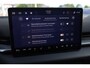 Volkswagen ID.3 Neo Life 50 kWh 170PK / 125kW Achteruitrijcamera, Apple Carplay & Android Auto, dodehoekdetectie (Side Assist), navigatie, verwarmbare voorstoelen, verwarmbaar multifunctioneel lederen stuurwiel, steunhaak voor fietsendrager, 19'' LMV 'Wellington', parkeersensoren voor en achter (PDC), elektrisch verstel-, verwarm- en inklapbare buitenspiegels etc.
