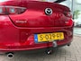 Mazda 3 2.0 e-SkyActiv-G M Hybrid Luxury TREKHAAK | LEDER | Bose AUDIO | 18"LM VELGEN | CAMERA | 1e EIG | NED. AUTO | DEALER ONDERHOUDEN |