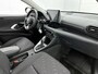 Toyota Yaris 1.5 Hybrid 115 Active + | BTW voertuig | Stoel+stuurverwarming | Parkeersensoren voor+achter | Apple CarPlay/Android auto | Climate Control | Cruise Control Adaptive | Achteruitrijcamera |