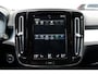Volvo XC40 T4 AUT7 211PK Recharge Inscription Expression, Standkachel met timer, Stoel- & stuurwielverwarming, Verwarmbare voorruit, 2-zone Climate Control, Cruise Control met Speed Limiter, Park Assist voor & achter met camera, 18" Lichtmetalen velgen, Extra getint glas achter