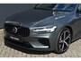 Volvo V60 T6 Plug-in hybrid AWD Plus Dark | Harman Kardon Premium sound | Google Navigatie | BLIS | Adaptieve Cruise Control | Pilot Assist | Stuur-/Stoelverwarming | Elektrisch verstelbare stoelen voor met memory | Parkeercamera | 19 inch Lichtmetalen velgen |