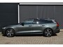 Volvo V60 T6 Plug-in hybrid AWD Plus Dark | Harman Kardon Premium sound | Google Navigatie | BLIS | Adaptieve Cruise Control | Pilot Assist | Stuur-/Stoelverwarming | Elektrisch verstelbare stoelen voor met memory | Parkeercamera | 19 inch Lichtmetalen velgen |