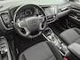 Mitsubishi Outlander 2.4 PHEV Intense / Dealer onderhouden / 8 jaar Garantie / Afneembare Trekhaak / 1500kg Trekgewicht / All season banden / Navigatie via Apple Carplay of Android Auto / Achteruitrijcamera / Stoelverwarming / Cruise control / Keyless Entry/Start /