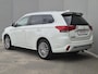 Mitsubishi Outlander 2.4 PHEV Intense / Dealer onderhouden / 8 jaar Garantie / Afneembare Trekhaak / 1500kg Trekgewicht / All season banden / Navigatie via Apple Carplay of Android Auto / Achteruitrijcamera / Stoelverwarming / Cruise control / Keyless Entry/Start /