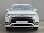 Mitsubishi Outlander 2.4 PHEV Intense / Dealer onderhouden / 8 jaar Garantie / Afneembare Trekhaak / 1500kg Trekgewicht / All season banden / Navigatie via Apple Carplay of Android Auto / Achteruitrijcamera / Stoelverwarming / Cruise control / Keyless Entry/Start /
