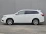 Mitsubishi Outlander 2.4 PHEV Intense / Dealer onderhouden / 8 jaar Garantie / Afneembare Trekhaak / 1500kg Trekgewicht / All season banden / Navigatie via Apple Carplay of Android Auto / Achteruitrijcamera / Stoelverwarming / Cruise control / Keyless Entry/Start /