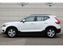 Volvo XC40 1.5 T2 Momentum Core | Bluetooth telefoonvoorbereiding | Bots waarschuwing systeem | Buitenspiegels elektrisch verstel- en verwarmbaar | Keyless entry/start | Cruise control | Lederen & stof bekleding | Lendesteunen (verstelbaar) | Start/stop systeem | Voorstoelen in hoogte verstelbaar