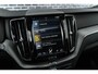 Volvo XC60 2.0 B5 R-Design | Trekhaak | Harman Kardon Audio | DAB | Panoramadak | Achteruitrijcamera | Parkeersensoren | Stoelverwarming | Lederen Bekleding | Elektrische Achterklep | Navigatie | Apple Carplay | Android Auto | BLIS