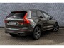 Volvo XC60 2.0 B5 R-Design | Trekhaak | Harman Kardon Audio | DAB | Panoramadak | Achteruitrijcamera | Parkeersensoren | Stoelverwarming | Lederen Bekleding | Elektrische Achterklep | Navigatie | Apple Carplay | Android Auto | BLIS
