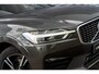 Volvo XC60 2.0 B5 R-Design | Trekhaak | Harman Kardon Audio | DAB | Panoramadak | Achteruitrijcamera | Parkeersensoren | Stoelverwarming | Lederen Bekleding | Elektrische Achterklep | Navigatie | Apple Carplay | Android Auto | BLIS