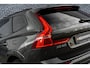 Volvo XC60 2.0 B5 R-Design | Trekhaak | Harman Kardon Audio | DAB | Panoramadak | Achteruitrijcamera | Parkeersensoren | Stoelverwarming | Lederen Bekleding | Elektrische Achterklep | Navigatie | Apple Carplay | Android Auto | BLIS