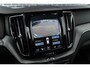 Volvo XC60 2.0 B5 R-Design | Trekhaak | Harman Kardon Audio | DAB | Panoramadak | Achteruitrijcamera | Parkeersensoren | Stoelverwarming | Lederen Bekleding | Elektrische Achterklep | Navigatie | Apple Carplay | Android Auto | BLIS