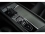 Volvo XC60 2.0 B5 R-Design | Trekhaak | Harman Kardon Audio | DAB | Panoramadak | Achteruitrijcamera | Parkeersensoren | Stoelverwarming | Lederen Bekleding | Elektrische Achterklep | Navigatie | Apple Carplay | Android Auto | BLIS