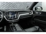 Volvo XC60 2.0 B5 R-Design | Trekhaak | Harman Kardon Audio | DAB | Panoramadak | Achteruitrijcamera | Parkeersensoren | Stoelverwarming | Lederen Bekleding | Elektrische Achterklep | Navigatie | Apple Carplay | Android Auto | BLIS