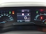 Peugeot e-2008 SUV EV Active 50 kWh 136pk | Accu 90% | Navigatie via Apple Carplay / Android Auto | Climate Control | Cruise Control | Parkeersensoren | Bluetooth | DAB+ radio | Keyless start | Automatisch dimlicht | Regensensor | Multifunctioneel lederen stuurwiel | 16" lichtmetalen velgen |