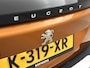 Peugeot e-2008 SUV EV Active 50 kWh 136pk | Navigatie via Apple Carplay / Android Auto | Climate Control | Cruise Control | Parkeersensoren | Bluetooth | DAB+ radio | Keyless start | Automatisch dimlicht | Regensensor | Multifunctioneel lederen stuurwiel | 16" lichtmetalen velgen |